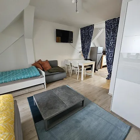 Ideal Fuer Monteure Apartmenthaus 1-2 Mit Kueche, Waschmaschine, Bad, Wifi, Flat Tv Usw *