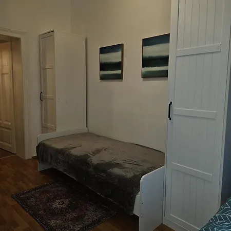 Ideal Fuer Monteure Apartmenthaus 1-2 Mit Kueche, Waschmaschine, Bad, Wifi, Flat Tv Usw *