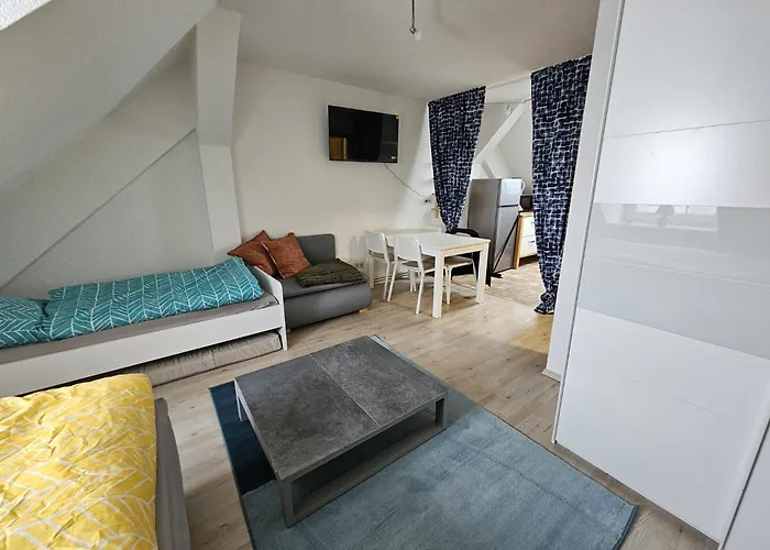 Ideal Fuer Monteure Apartmenthaus 1-2 Mit Kueche, Waschmaschine, Bad, Wifi, Flat Tv Usw *