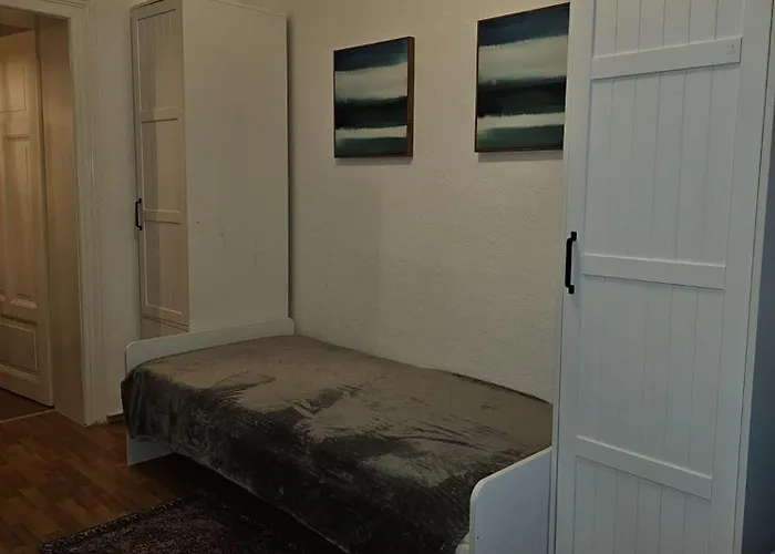 Ideal Fuer Monteure Apartmenthaus 1-2 Mit Kueche, Waschmaschine, Bad, Wifi, Flat Tv Usw *